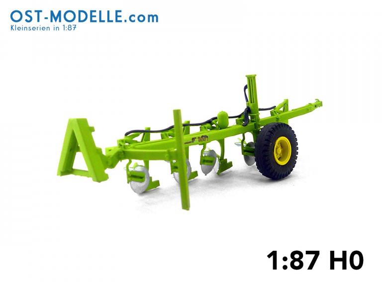 Aufsattelbeetpflug Fortschritt B551 Transportstellung grün neu
